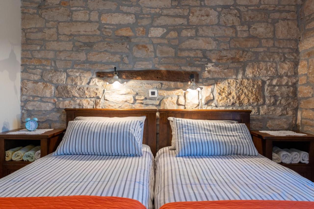 Villa Janko Sveti Lovreč Pazenatički Esterno foto